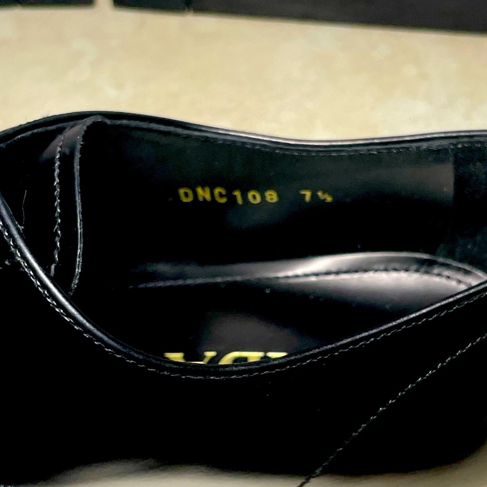 These shoes are original and brand new didn’t fit 7.5 but fits like an 8
